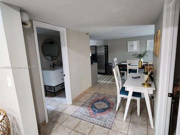 1872 SW 29th Ave — Photo 3