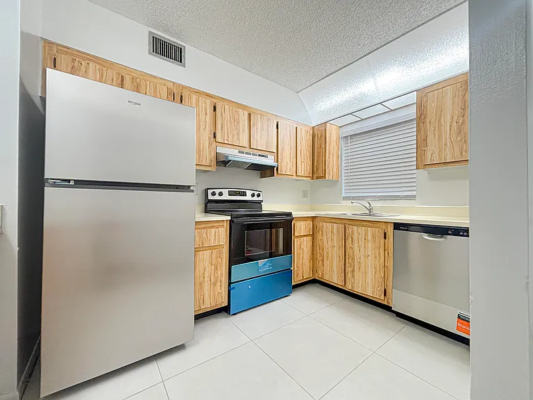 8502 NW 35th Ct #8508 — Photo 4