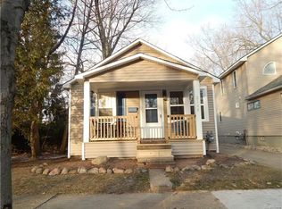 2168 Roslyn Rd, Grosse Pointe Woods, MI 48236