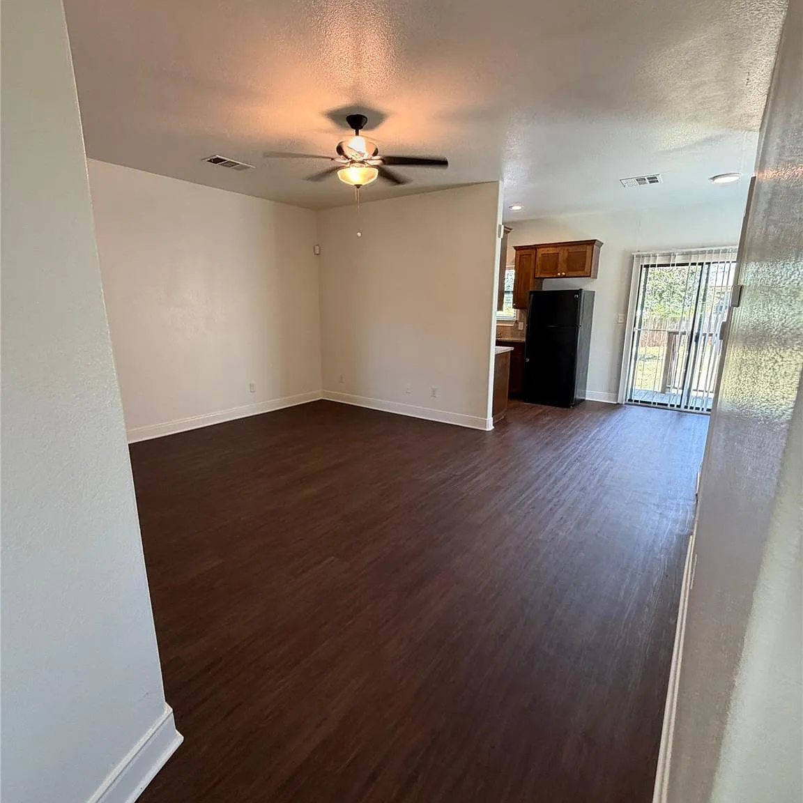 3 bed, 2.5 bath, 1273 sqft, $1,695 — Photo 2