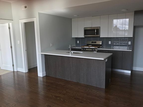 2nd image of 915 N 28th St #2B