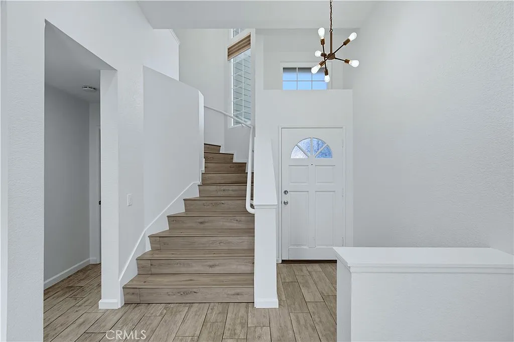 3 bed, 2.5 bath, 1325 sqft, $4,150 — Photo 3