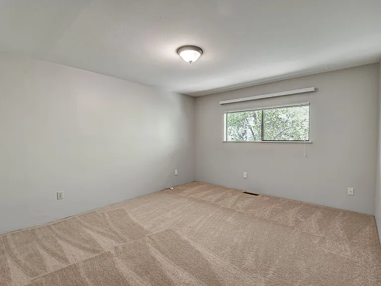10035 NE 28th Pl — Photo 10