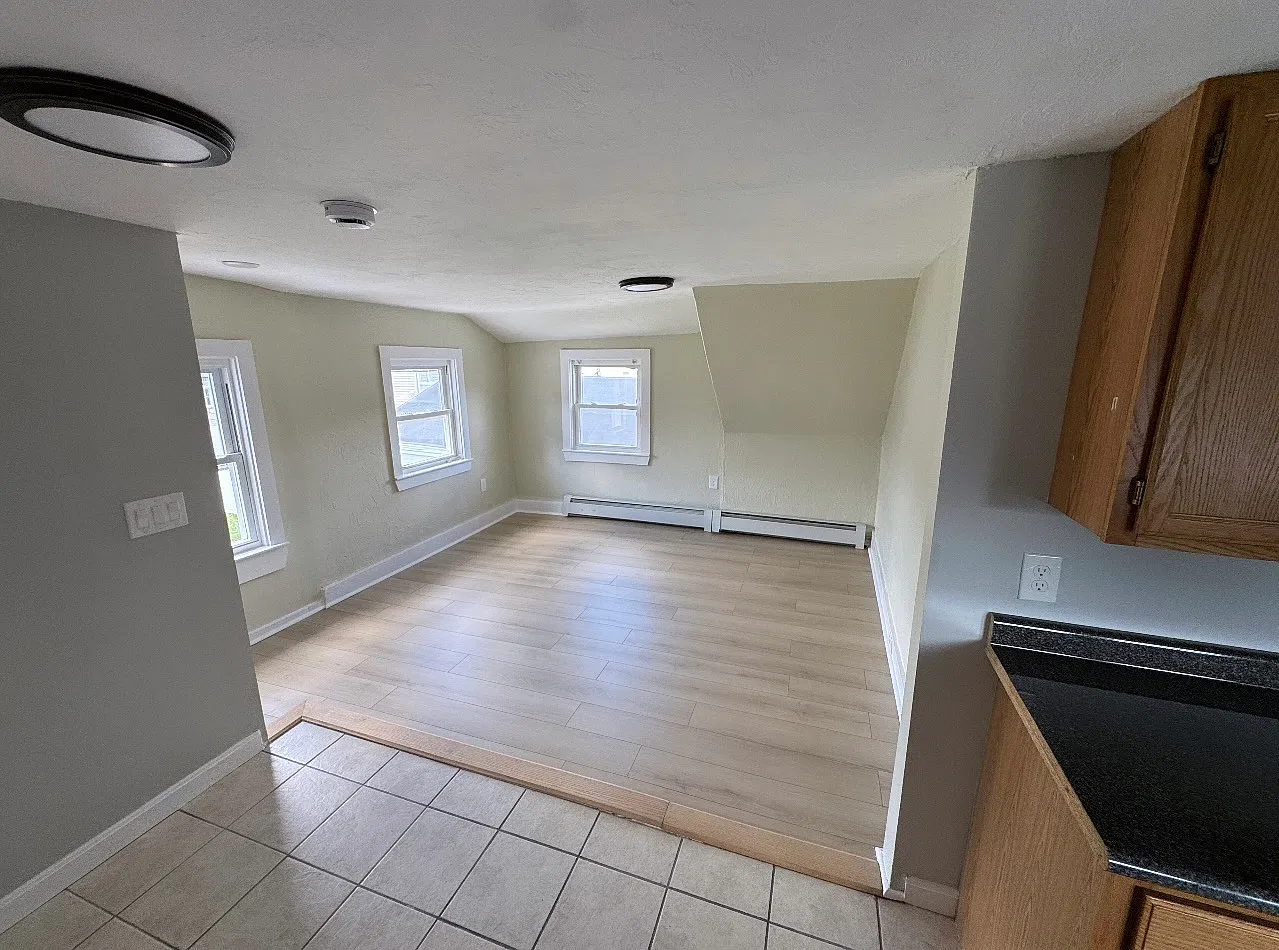 89 E Main St — Photo 3