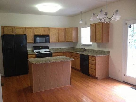 2nd image of 8008 Arbor Glen Pl