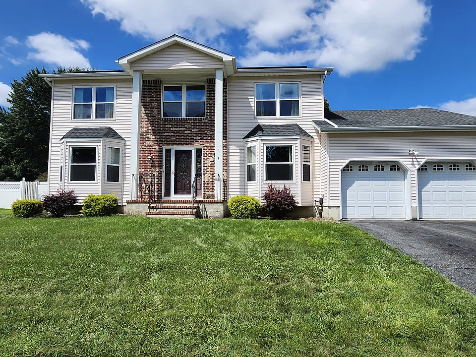 8 Bronia St