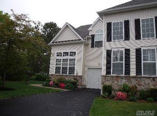 31 Yosemite Cir, Bohemia, NY 11716