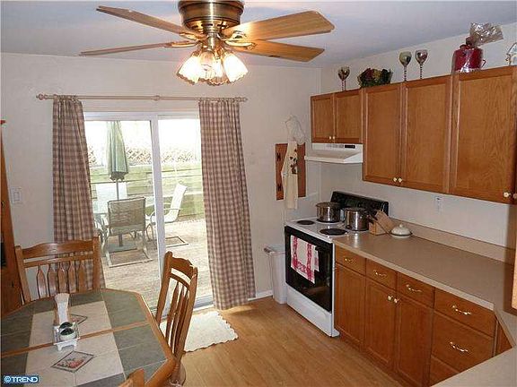 2nd image of 79 Park Vallei Ln