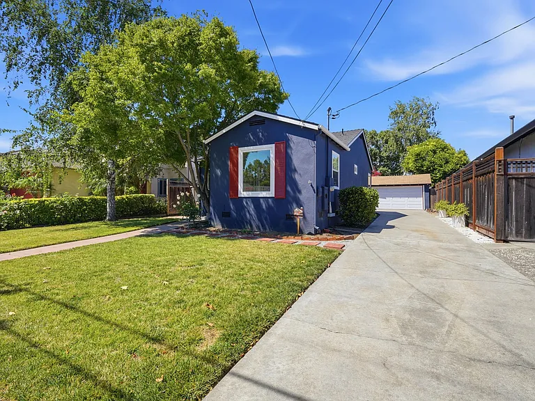 2291 Cottle Ave — Photo 3