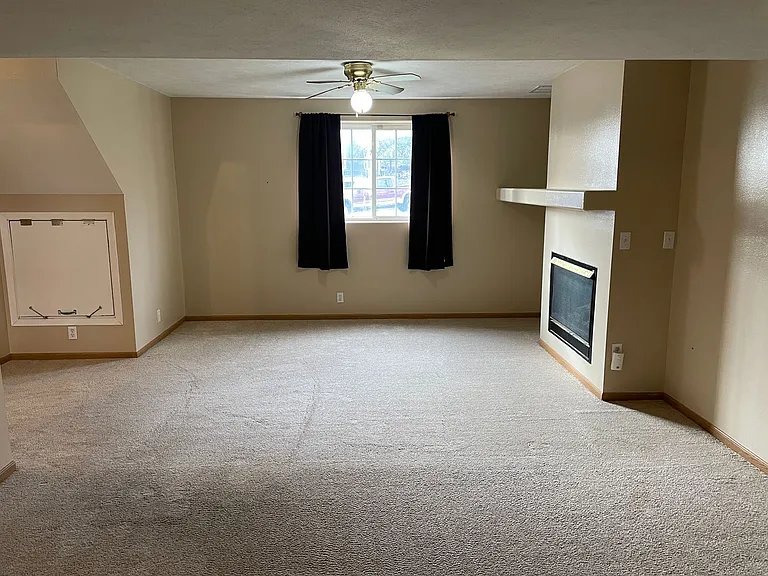 1704 Yorktown St — Photo 18