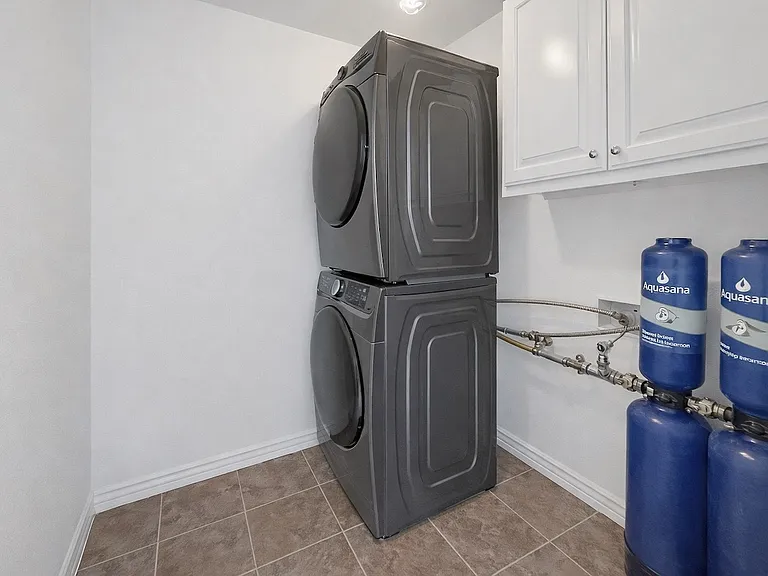 110 SE G Ct — Photo 21