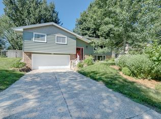 3036 Independence Cir N, Minneapolis, MN 55427