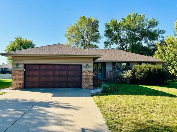 119 Golden Dr, Sergeant Bluff, IA 51054