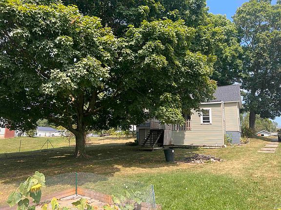3rd image of 1301 W Quincy St