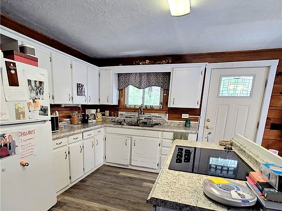 3rd image of 862 Honey Hill Rd