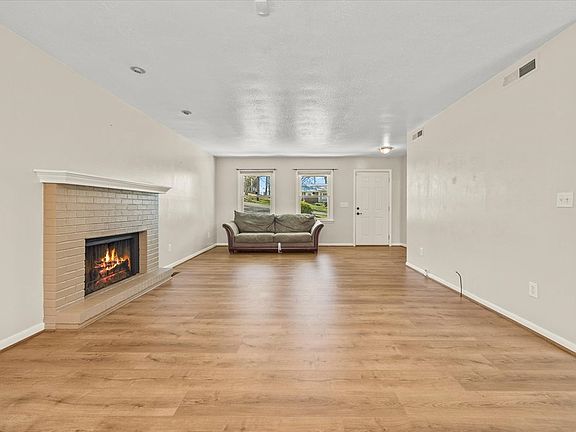 5th image of 851 Pen Oak Dr