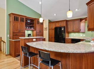506 Holly Cir, Wayzata, MN 55391