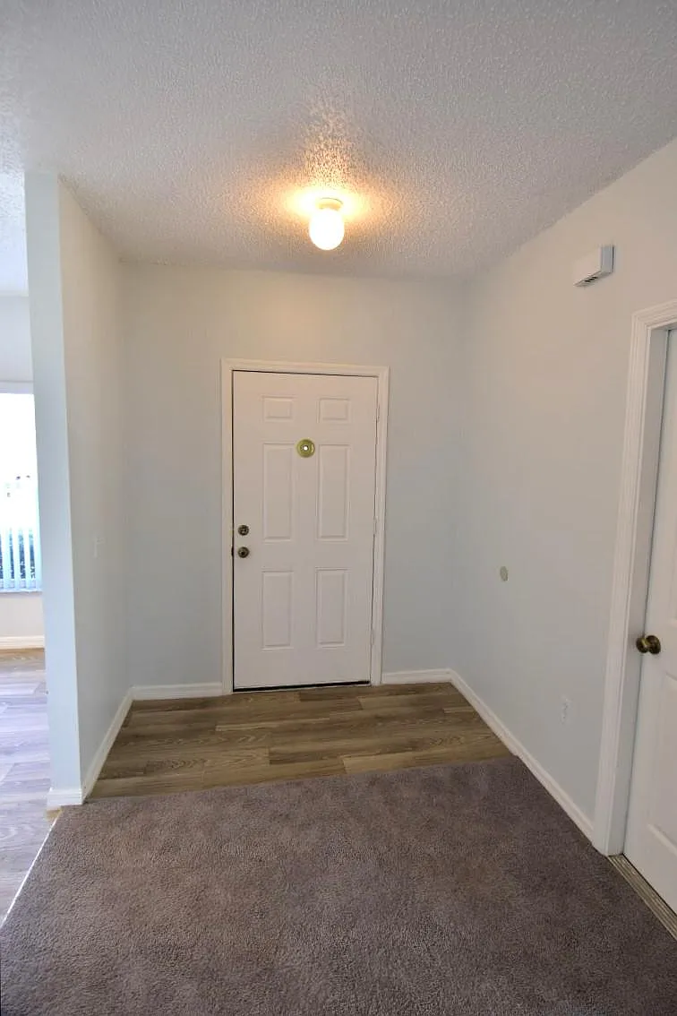 3 bed, 1182 sqft, $1,575 — Photo 2