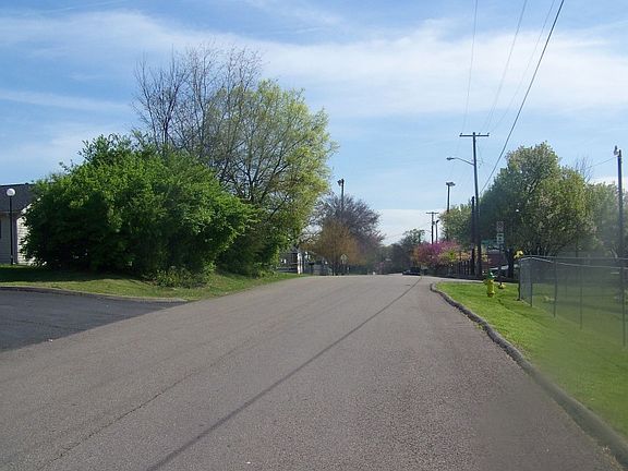 5th image of 708 Shamrock Ave