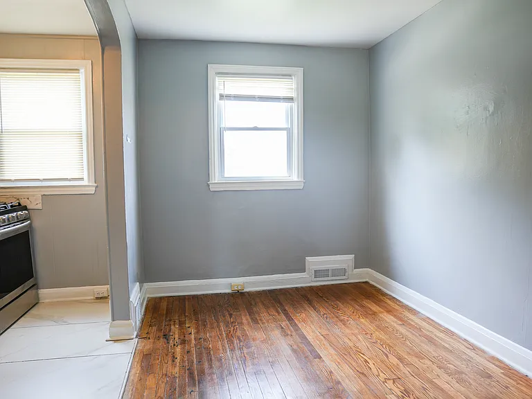 833 E Cold Spring Ln — Photo 4