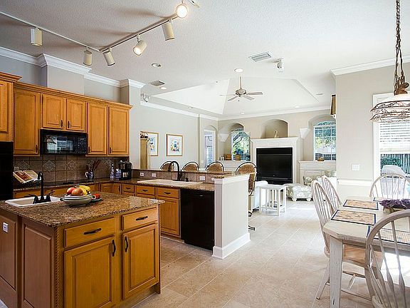 4th image of 2818 Safe Harbor Dr
