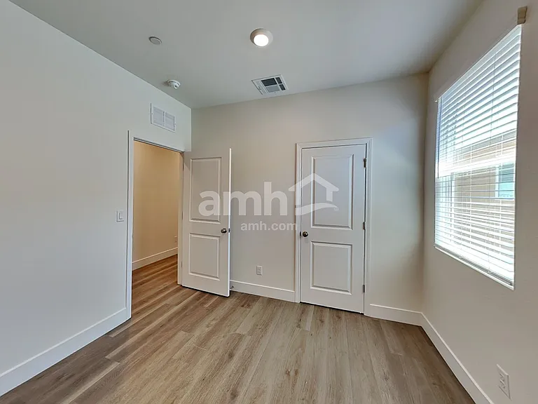 842 English Primrose St — Photo 13