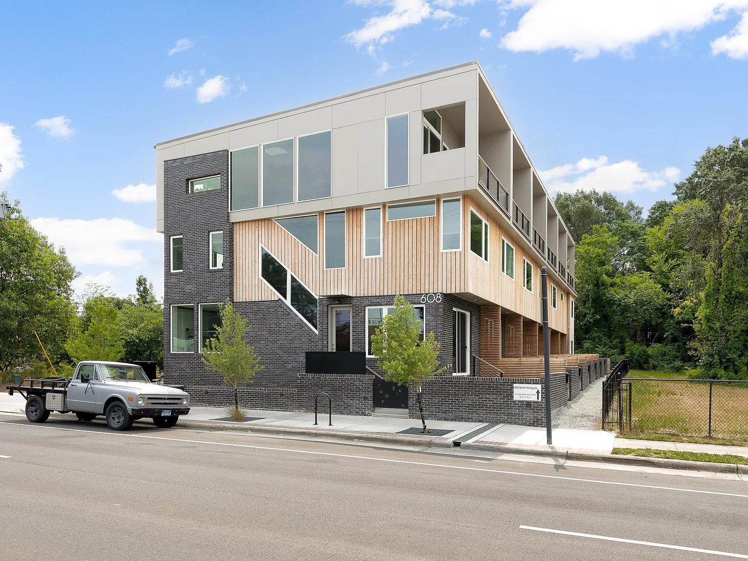 608 N Mangum St — Photo 1