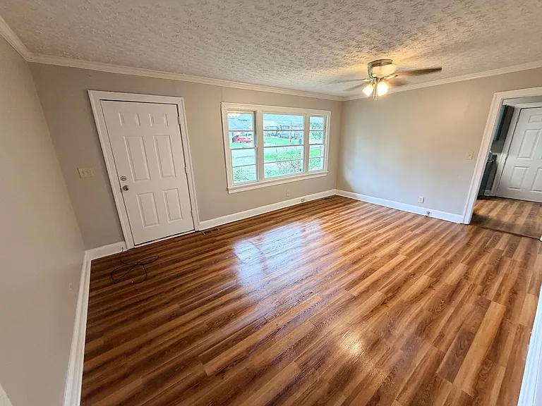 136 Williamson St SW — Photo 15