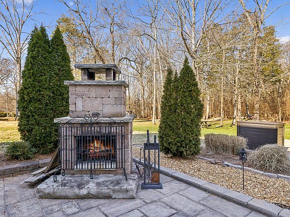 5th image of 219 Norfolk Ln