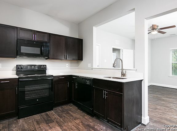 3rd image of 503 W Kings Hwy #205