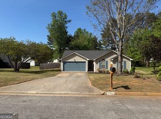 6790 Manor Creek Dr, Douglasville, GA 30135