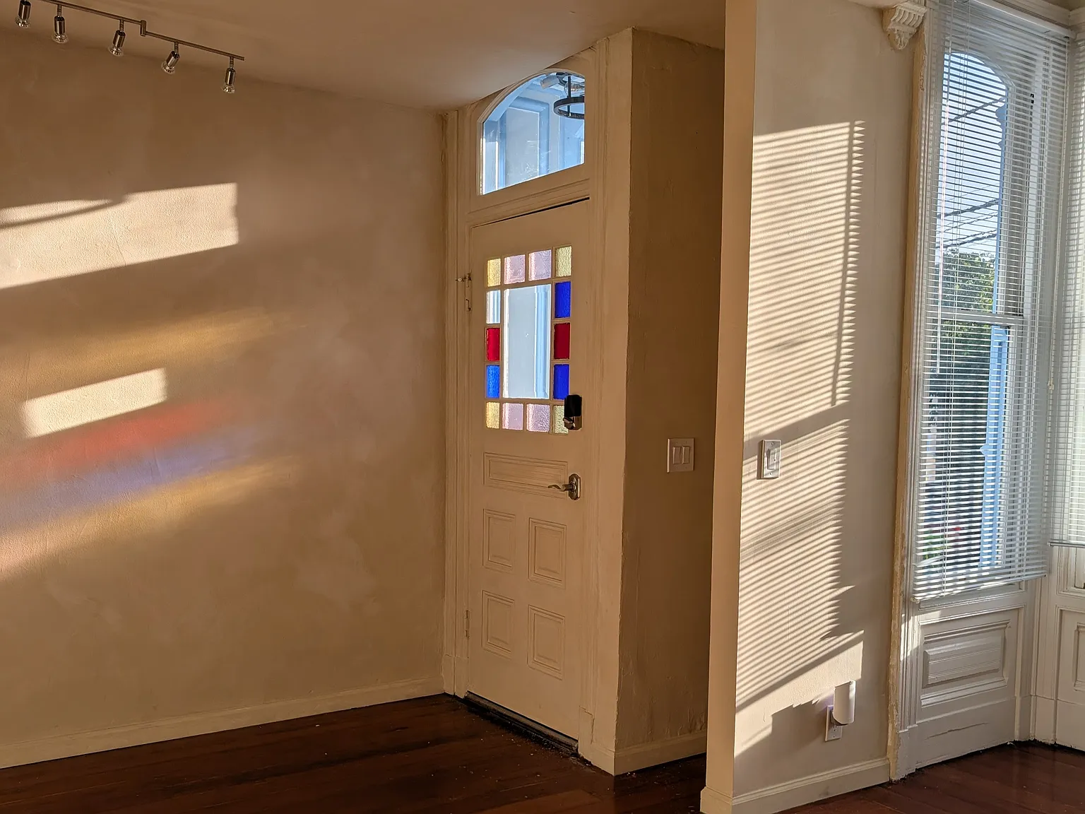3 bed, 1276 sqft, $10,000 — Photo 1