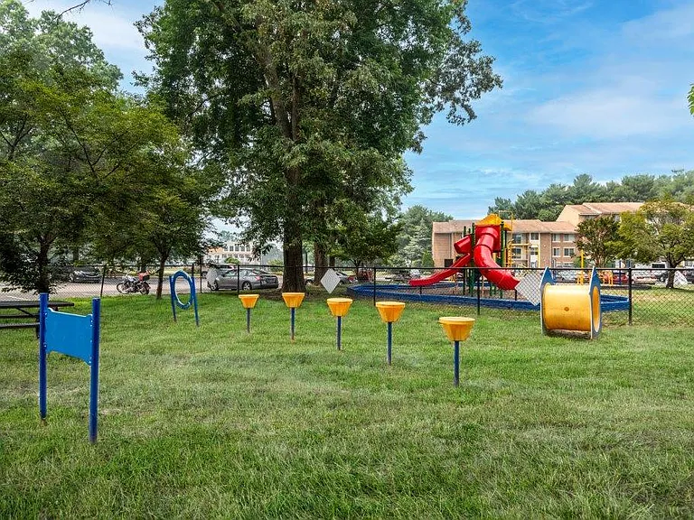 Chesapeake Glen Apartment Homes — Photo 19