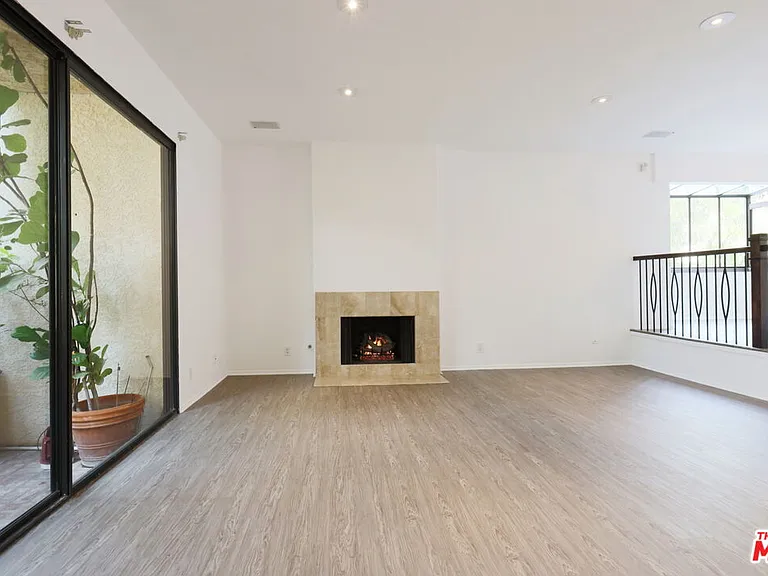 21821 Burbank Blvd #151 — Photo 4