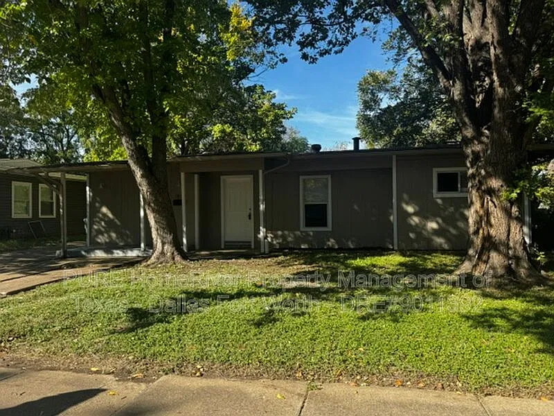 2 bed, 1.0 bath, 1129 sqft, $1,600 — Photo 1