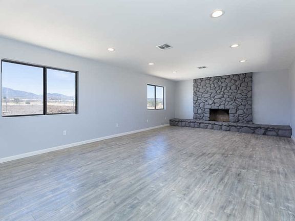 5th image of 11000 E Avenue U
