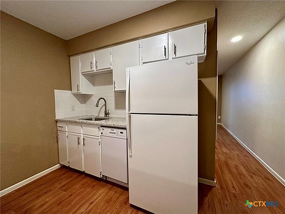 4th image of 1409 N Bishop St APT 7