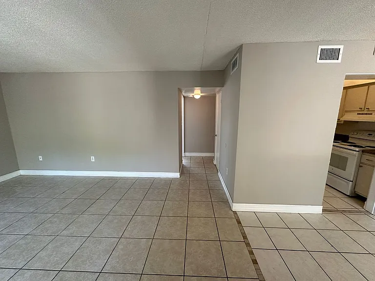 1830 Maravilla Ave #502 — Photo 12