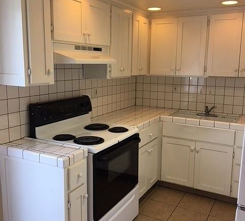 5th image of 195 Nob Hill Ter APT 3