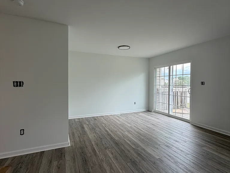 121 Westover Dr — Photo 8