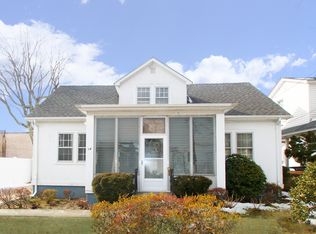 14 Jackson Ave, Bayville, NY 11709