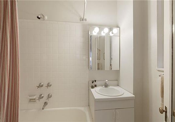 4th image of 701 Madison Ave #11D
