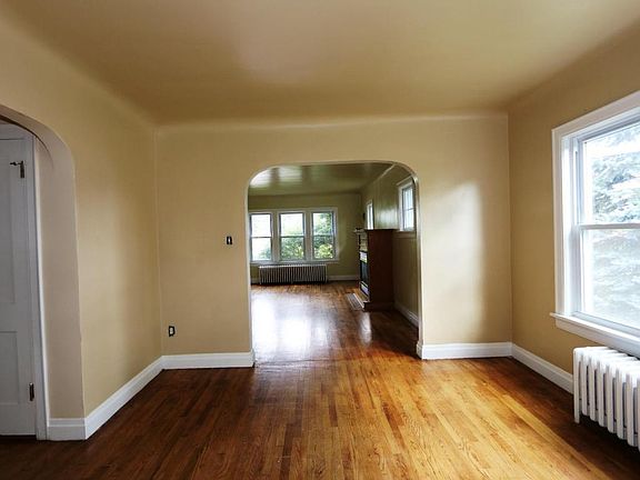 5th image of 113 W 9th Ave