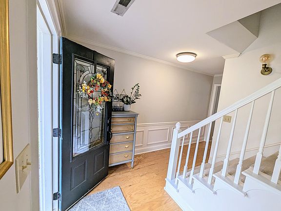 2nd image of 1189 Lamont Dr