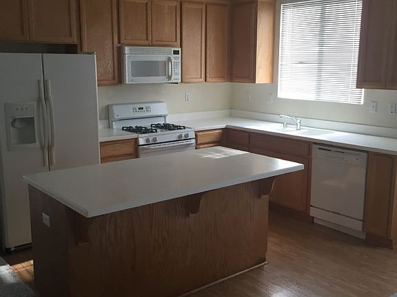 3rd image of 3831 Holdrege Way