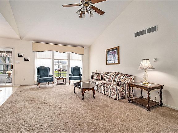 3rd image of 908 Copperfield Dr S