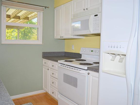 4th image of 7589 Glenmeadow Dr