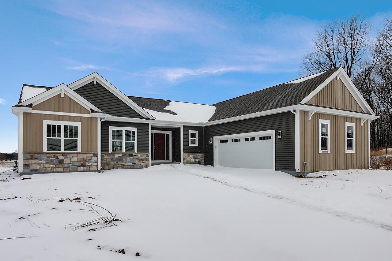 N76W25365 Highland DRIVE, Sussex, WI 53089 | Zillow