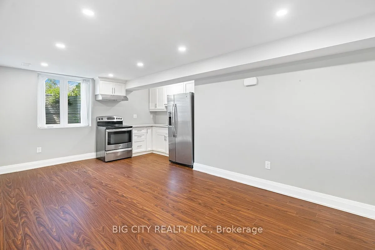 Building Photo - 465A Cosburn Ave #BASEMENT