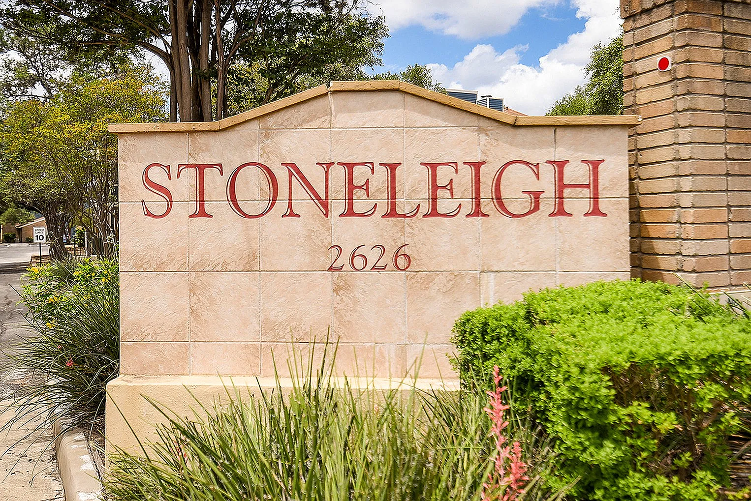 Stoneleigh Apartments — Photo 1